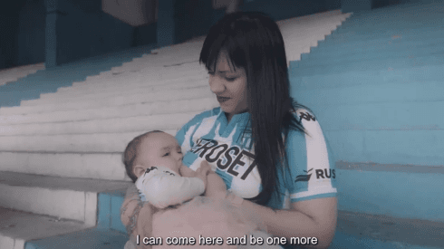 La rupturista nueva camiseta de Racing para la lactancia materna