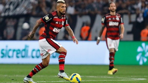 Arturo Vidal fue confirmado como titular en Flamengo.