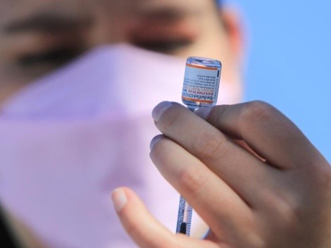 ¿Quiénes se deben inocular con la vacuna bivalente este lunes?