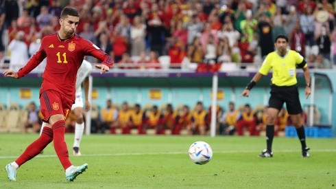 Así ejecutó Ferran Torres el penal que significó el primero de sus dos goles en el 7-0 de España ante Costa Rica por la primera jornada del Grupo E del Mundial 2022.