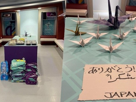 Japón ordena el camarín tras vencer a Alemania y deja origami de regalo
