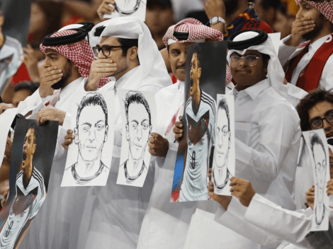 Hinchas qataríes usan a un ex socio de Alexis para burlarse de Alemania