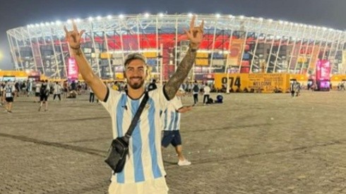 Juan Martín Lucero en el estadio 974, listo para alentar a Argentina