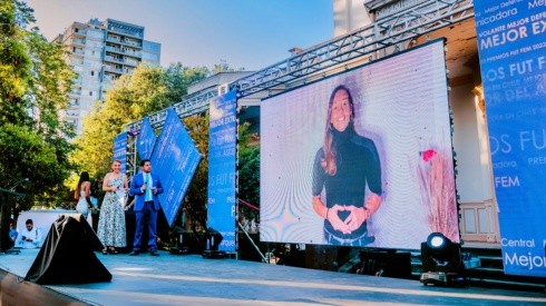 La aparición de Tiane Endler desde Francia se ganó el mayor aplauso de la gran Gala del Fútbol Femenino 2022 de Redgol en Ñuñoa
