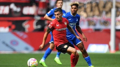 Charles Aránguiz tiene contrato hasta junio de 2023 con el Leverkusen.