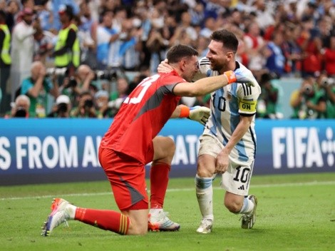 Messi y el Dibu se unen para destrozar al árbitro tras el gran festejo