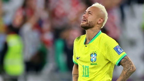 Neymar no pudo aguantar su llanto tras la eliminación de Brasil.