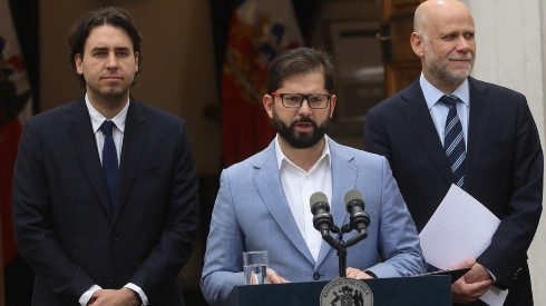 El Presidente Gabriel Boric realiza un punto de prensa con el presidente de la Cámara de Diputados, Vlado Mirosevic, y el presidente del Senado, Álvaro Elizalde, tras el acuerdo Constitucional.