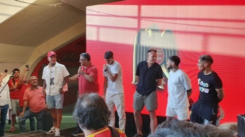 Los refuerzos de Unión Española fueron presentados en el estadio Santa Laura.