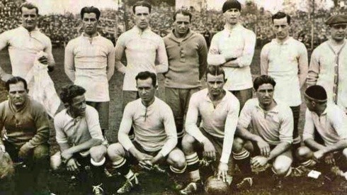 La selección uruguaya que se impuso a su par de Suiza en la final de los Juegos Olímpicos de 1924 ganó el primer título mundial de la historia del fútbol