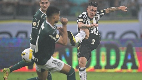 Atlético Mineiro le da tremendo portazo a Colo Colo por Cristian Pavón