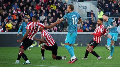 Harry Kane marcó el descuento en el sufrido empate del Tottenham contra Brentford.