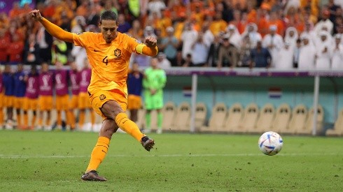 Van Dijk falló el primer penal de Países Bajos ante Argentina por los cuartos de final del Mundial de Qatar 2022.