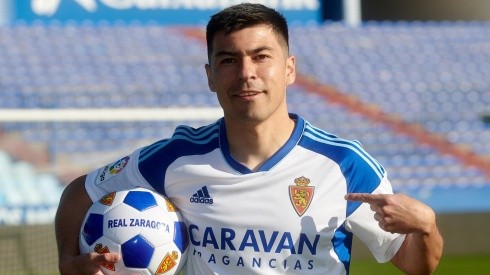 Tomás Alarcón presentado en el Real Zaragoza de la Segunda División de España.