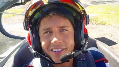 Karol Lucero de piloto.