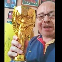 Paulo Flores muestra sus secretos y reliquias de Pelé