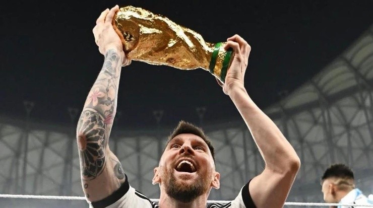 Messi con la copa en las manos para felicidad de todos los argentinos.