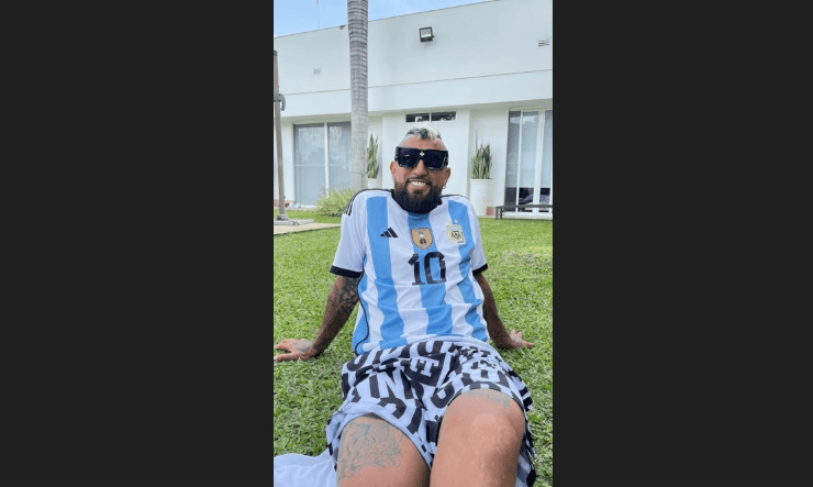 Arturo Vidal celebró el título de Argentina con la camiseta albiceleste
