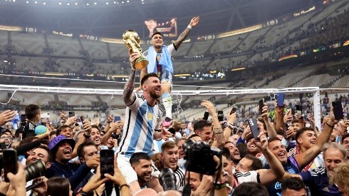 Messi en la foto con la copa de la polémica
