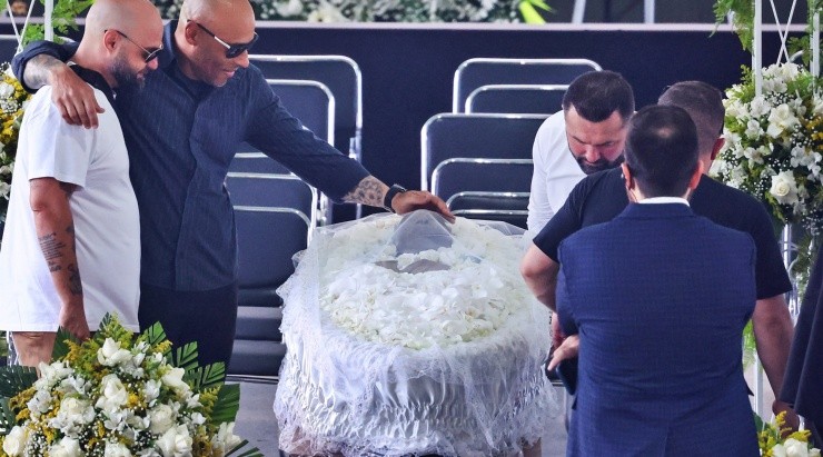 Los restos mortales de Pelé han sido protegidos antes del masivo velorio en Vila Belmiro
