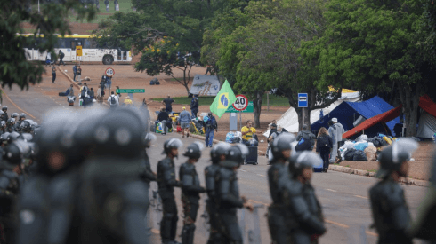 Al menos 1.200 detenidos en campamento de fanáticos de Bolsonaro en Brasil