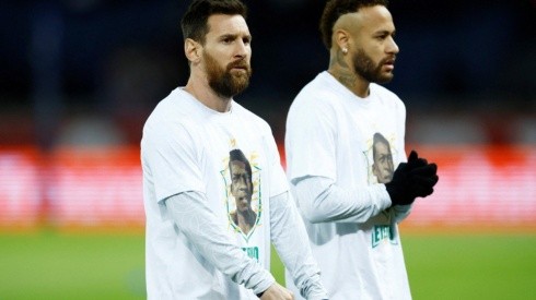 Messi y Neymar en el homenaje del PSG a Pelé.