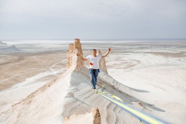 El atleta y actor Jaan Roose realizó una gran hazaña en Kazajistán.Foto: Red Bull Content Pool.