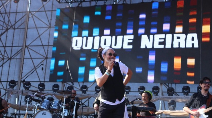 Quique Neira en el escenario principal del Surfestival (Foto: Javiera Zamora)