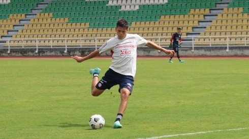 Vicente Conelli se prepara para el debut de Chile en el Sudamericano Sub 20