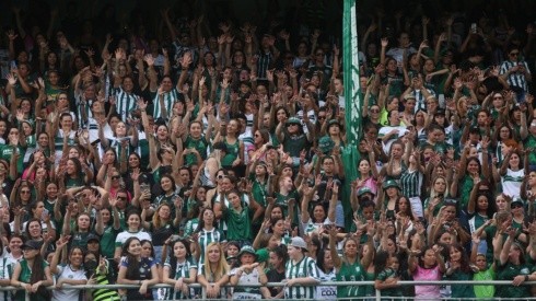 Cerca de 9 mil mujeres y niños llegaron al estadio de Coritiba