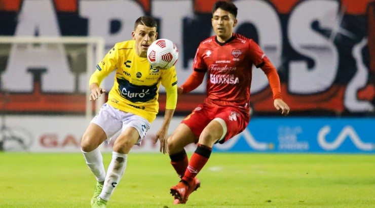 Jonathan Turra alcanzó a disputar 32 partidos oficiales en Primera División, Primera B y Copa Chile. Marcó un gol. 
   Foto: Agencia Uno