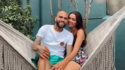 La pareja de Dani Alves pidió el divorcio ante los problemas que enfrenta el futbolista