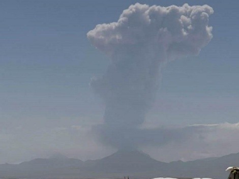 Volcán Láscar aumenta su actividad en el norte de Chile