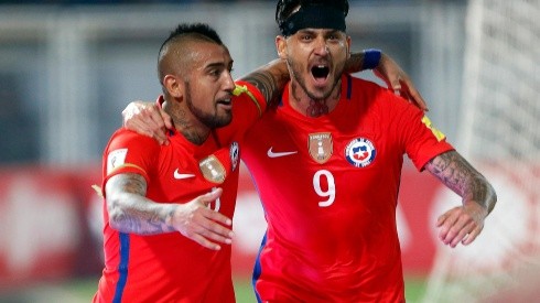 Pinilla no duda en lo que puede aportar su amigo Vidal al fútbol chileno