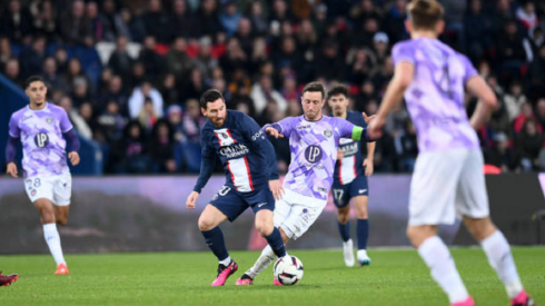 Lionel Messi brilló ante el Toulouse de Gabi Suazo.