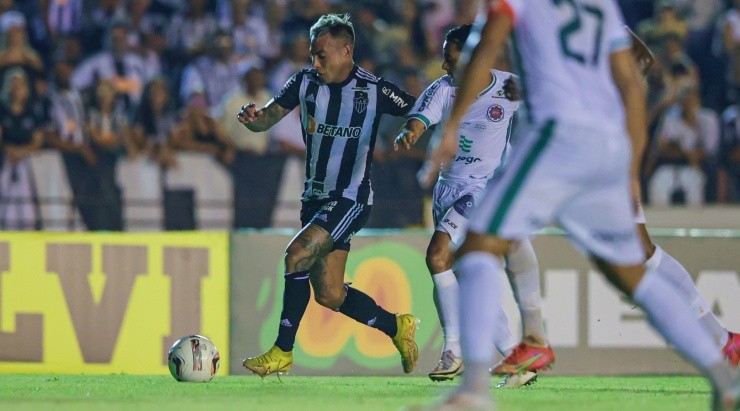 Eduardo Vargas cumplió cien partidos con la camiseta de Atlético Mineiro. 
   Foto: Atlético