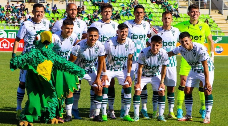 Santiago Wanderers presentó su plantel para la temporada 2023.  
    Foto: Twitter @swanderers