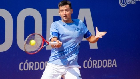 Tomás Barrios dio la sorpresa y derrotó en tres sets al español Bernabe Zapata.