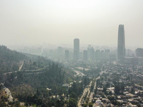 ¿Por qué se mantiene el humo en Santiago?