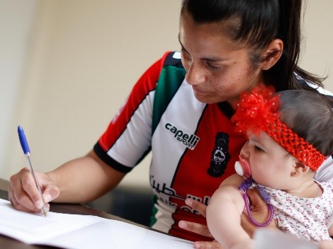 Palestino anuncia el fichaje de Nicole Cornejo con su hija en brazos