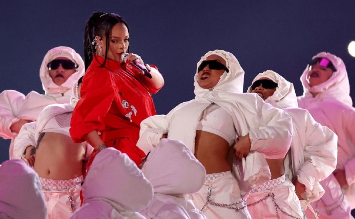 Quiénes podrían ser los cantantes invitados por Rihanna al Halftime Show  del Super Bowl 2023? - Tikitakas