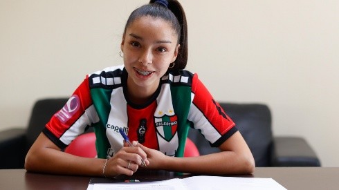 Maitte Tapia sella su primer contrato profesional con Palestino