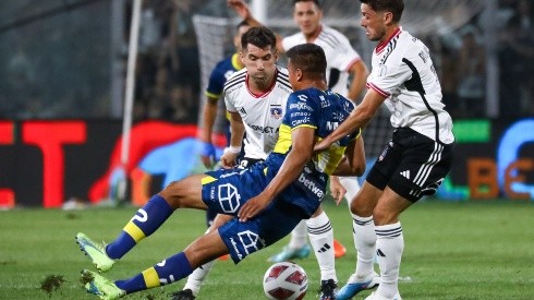 César Fuentes lucha un balón en el duelo ante Everton de Viña del Mar. Aparentemente será el lateral derecho de Colo Colo ante Coquimbo Unido.