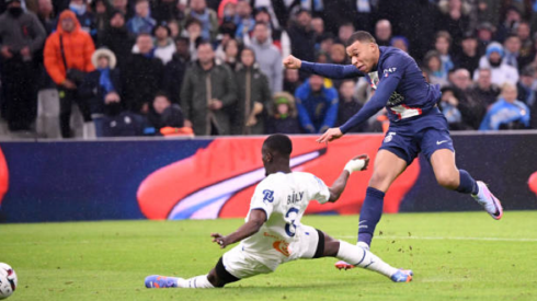 Kylian Mbappé anotó un golazo de volea luego de un pase espectacular de Lionel Messi,