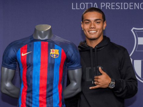 El hijo de Ronaldinho sonríe por su fichaje con el Barcelona