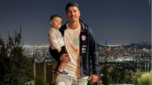 Fernando Zampedri luce indumentaria de la selección chilena