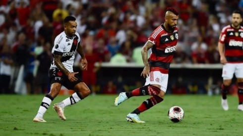 Arturo Vidal fue titular pero no pudo hacer nada para evitar la derrota del Flamengo