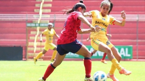 Javiera Roa se luce con su primer gol en la Liga de Guatemala