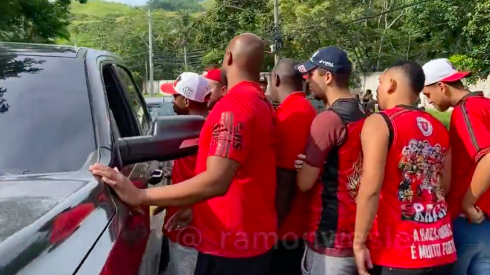 Fanáticos del Flamengo llegaron a encarar al plantel