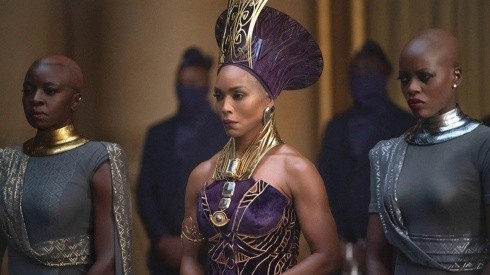 Angela Bassett interpretó a la reina de Wakanda, Ramonda